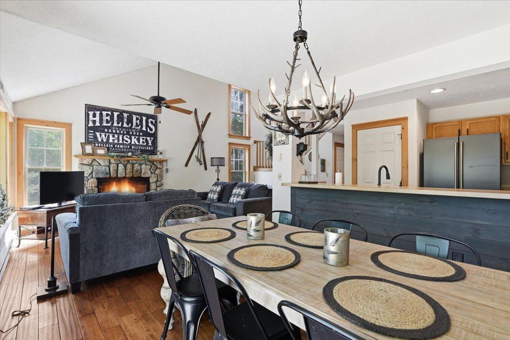 Image 18 of property listing at 344 HEMLOCK LN, Tannersville, PA 18372