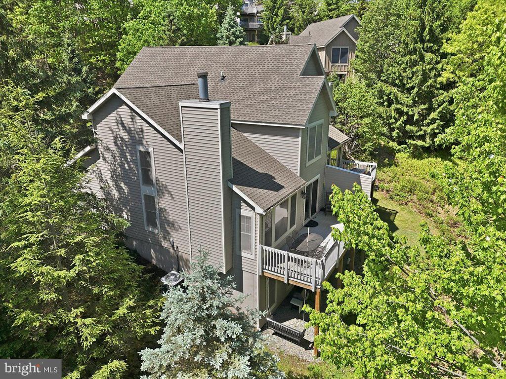 Image 3 of property listing at 344 HEMLOCK LN, Tannersville, PA 18372