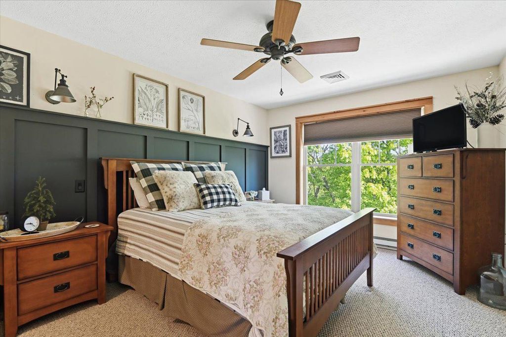 Image 31 of property listing at 344 HEMLOCK LN, Tannersville, PA 18372