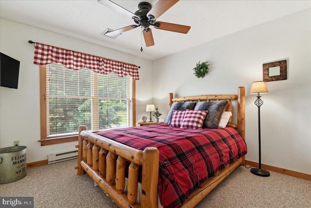 Image 36 of property listing at 344 HEMLOCK LN, Tannersville, PA 18372