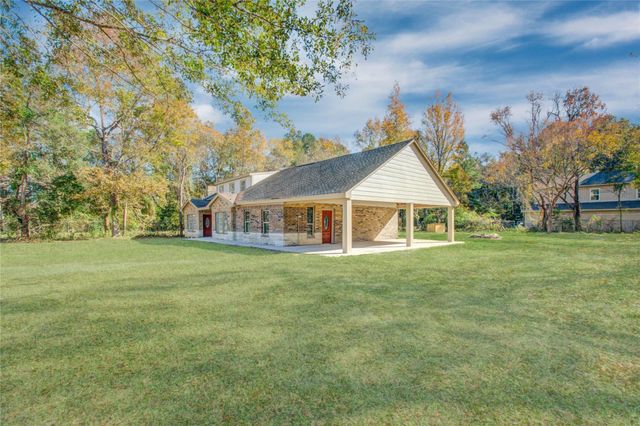 47 Blue Lake Drive, Huffman, TX 77336