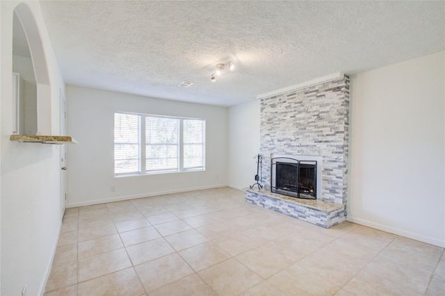 47 Blue Lake Drive, Huffman, TX 77336
