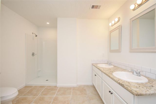 47 Blue Lake Drive, Huffman, TX 77336