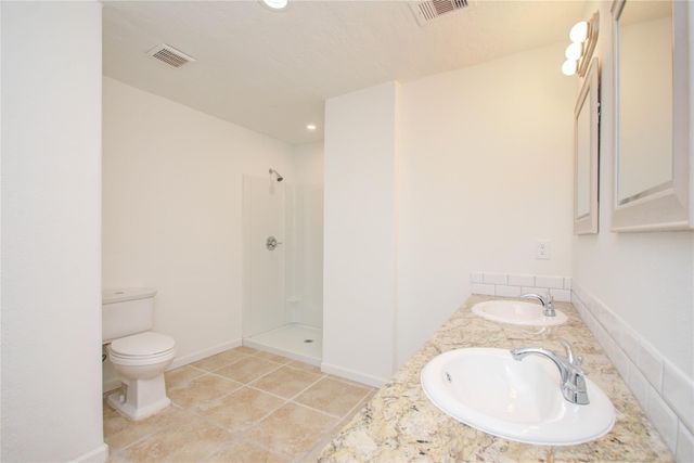 47 Blue Lake Drive, Huffman, TX 77336