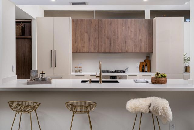 80 Lakeview Drive, Palm Springs, CA 92264