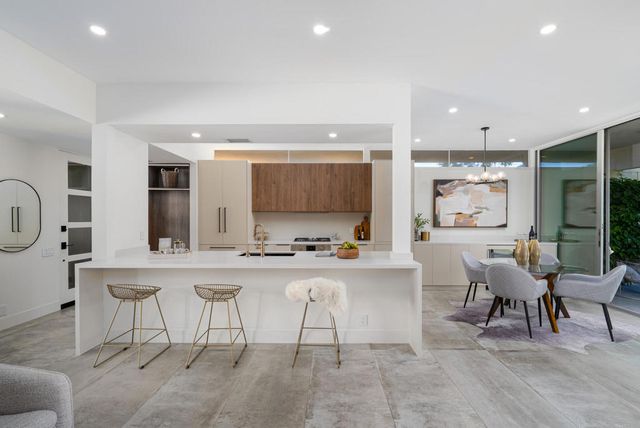 80 Lakeview Drive, Palm Springs, CA 92264