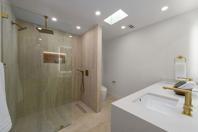 80 Lakeview Drive, Palm Springs, CA 92264