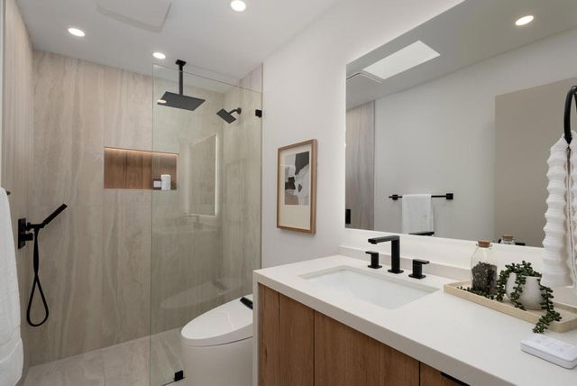 80 Lakeview Drive, Palm Springs, CA 92264