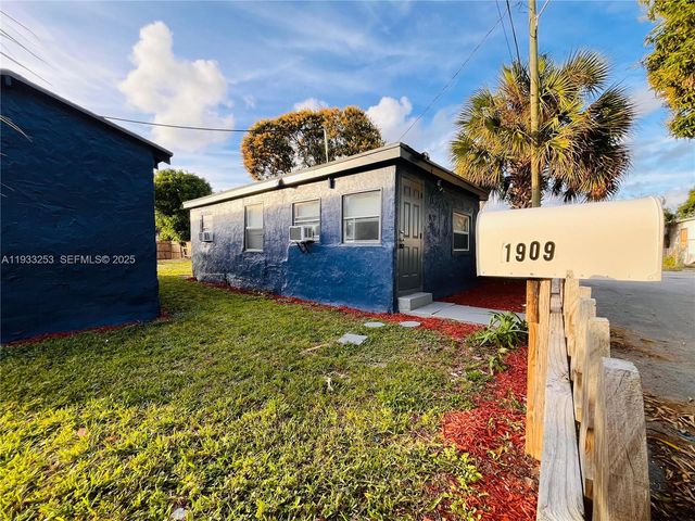 1927 Windsor Ave, West Palm Beach, FL 33407