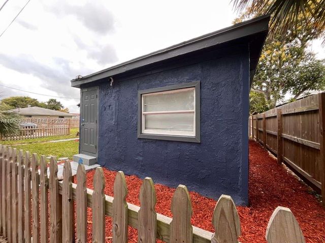 1927 Windsor Ave, West Palm Beach, FL 33407