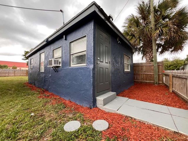 1927 Windsor Ave, West Palm Beach, FL 33407