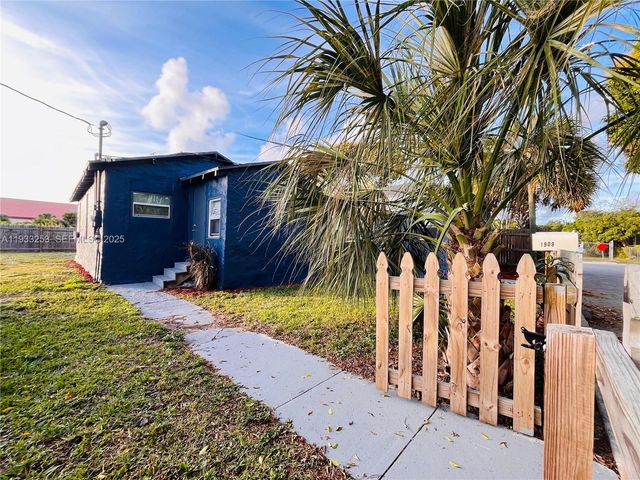 1927 Windsor Ave, West Palm Beach, FL 33407