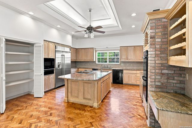 5 SANDHURST LN, San Antonio, TX 78257