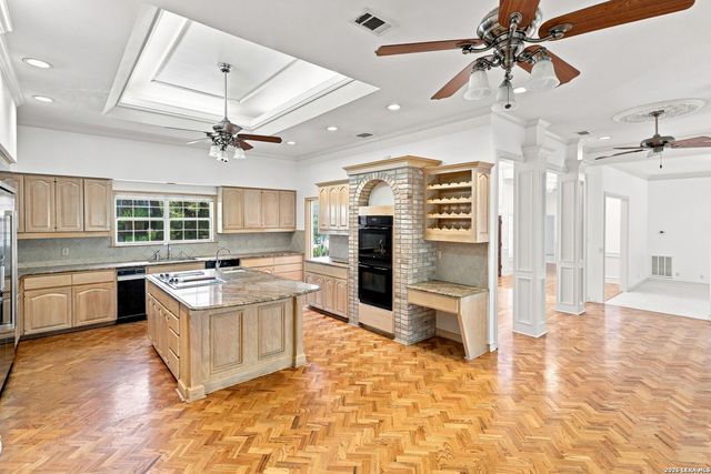 5 SANDHURST LN, San Antonio, TX 78257