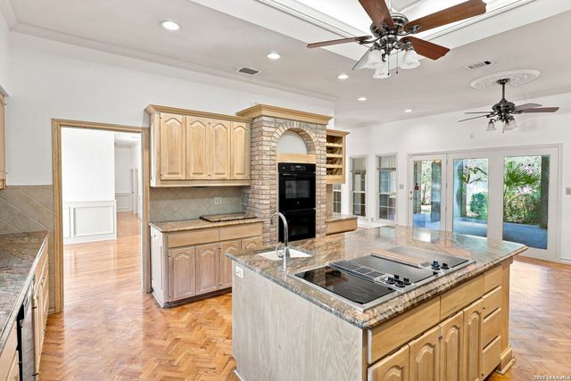 5 SANDHURST LN, San Antonio, TX 78257