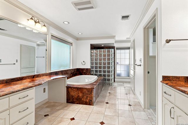 5 SANDHURST LN, San Antonio, TX 78257