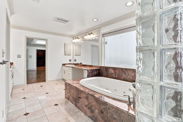 5 SANDHURST LN, San Antonio, TX 78257