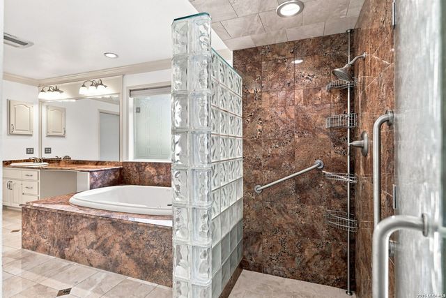 5 SANDHURST LN, San Antonio, TX 78257