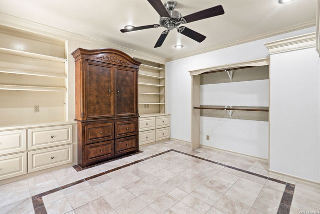 5 SANDHURST LN, San Antonio, TX 78257
