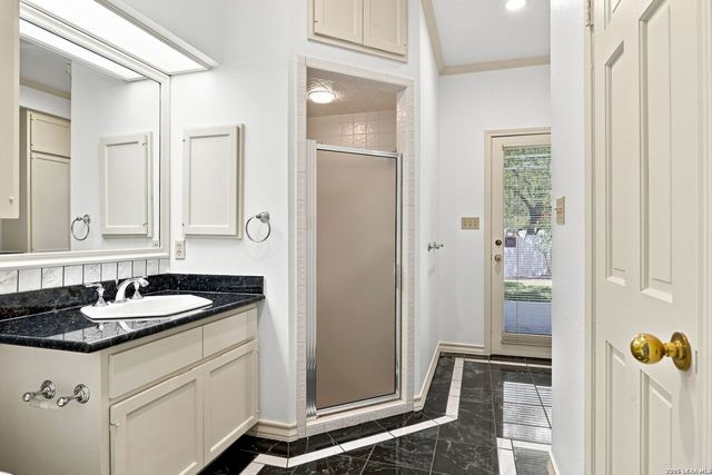 5 SANDHURST LN, San Antonio, TX 78257