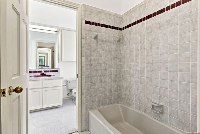 5 SANDHURST LN, San Antonio, TX 78257