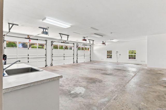 5 SANDHURST LN, San Antonio, TX 78257