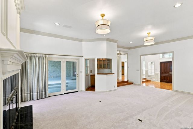 5 SANDHURST LN, San Antonio, TX 78257
