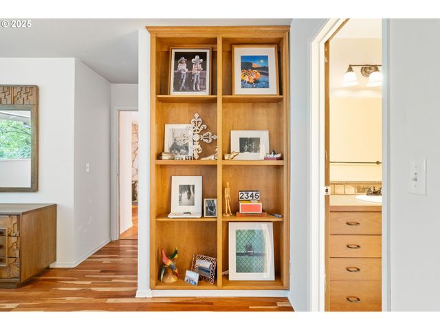 2345 Ne RIDGEWOOD Dr, Portland, OR 97212