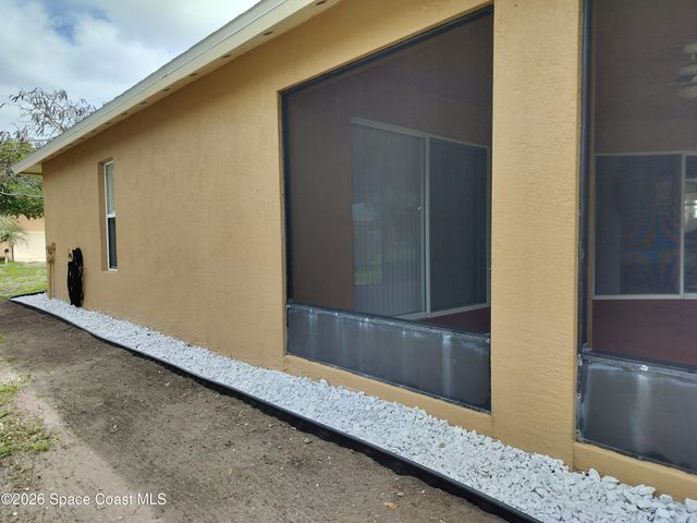 1142 NE Lincoln Street NE, Palm Bay, FL 32905