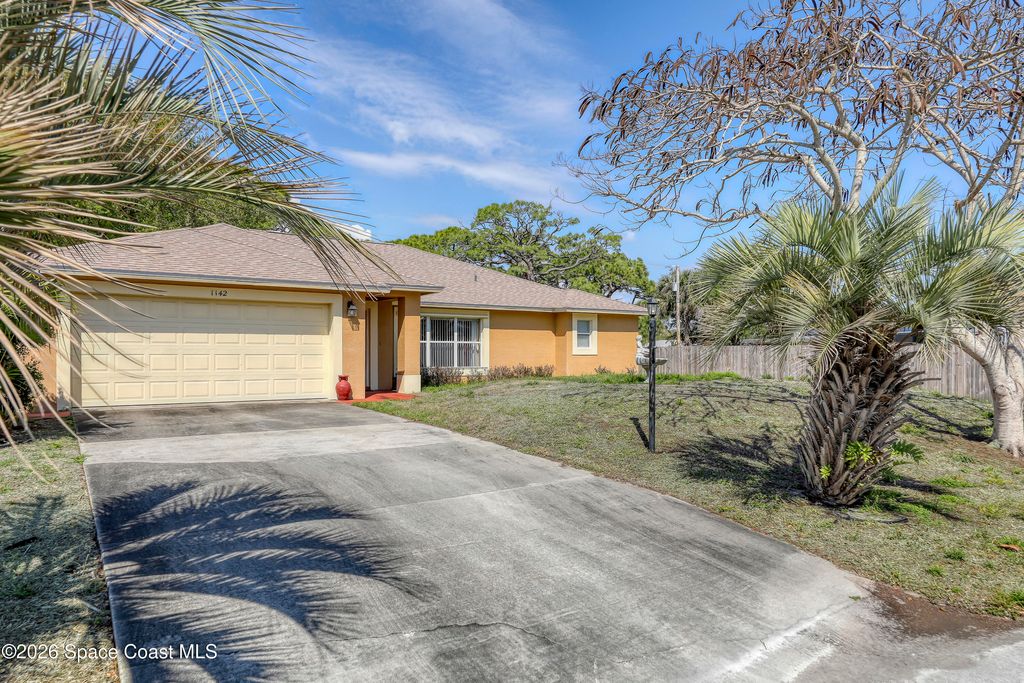 1142 NE Lincoln Street NE, Palm Bay, FL 32905