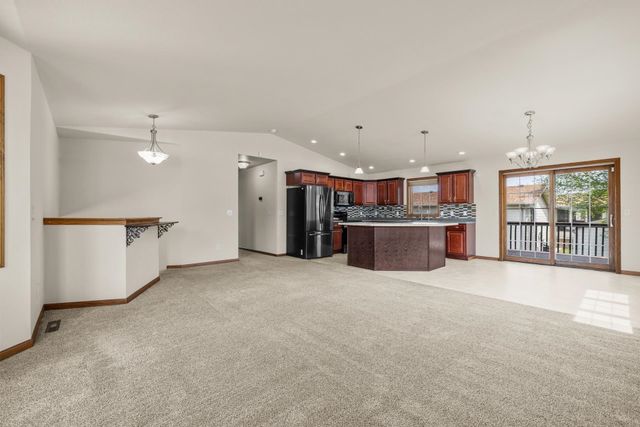 405 22ND ST SW, Minot, ND 58701