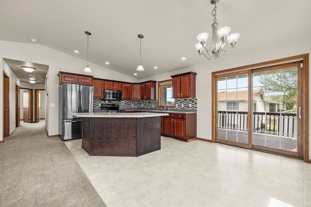 405 22ND ST SW, Minot, ND 58701