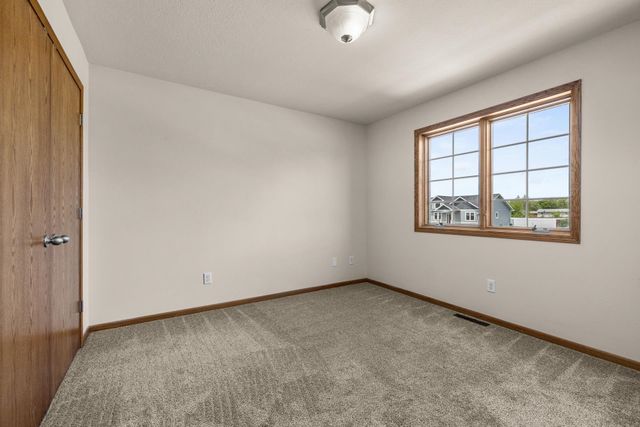 405 22ND ST SW, Minot, ND 58701
