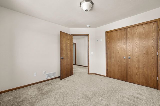 405 22ND ST SW, Minot, ND 58701