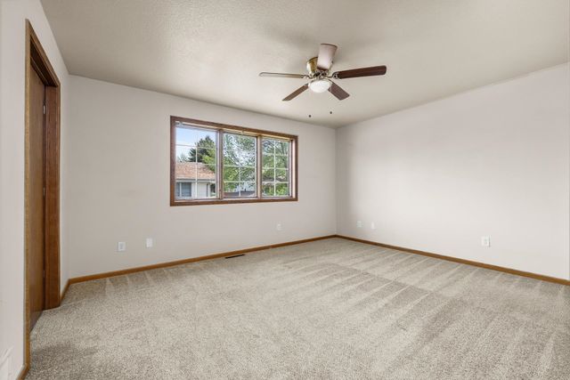 405 22ND ST SW, Minot, ND 58701