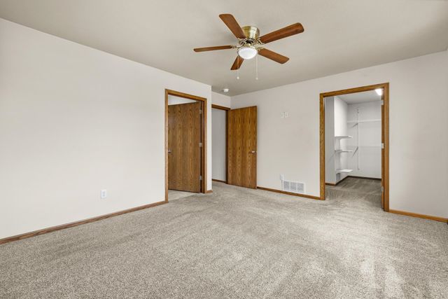 405 22ND ST SW, Minot, ND 58701