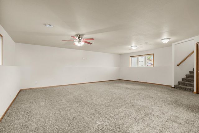 405 22ND ST SW, Minot, ND 58701