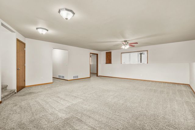 405 22ND ST SW, Minot, ND 58701