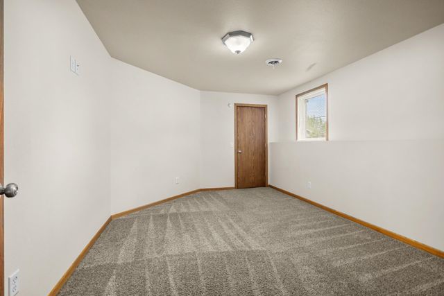 405 22ND ST SW, Minot, ND 58701