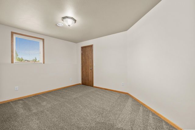 405 22ND ST SW, Minot, ND 58701