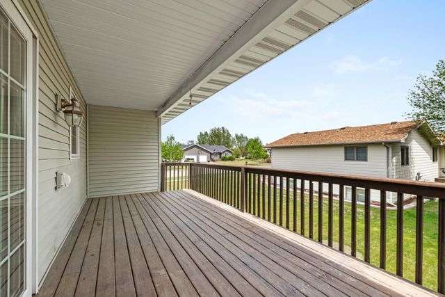 405 22ND ST SW, Minot, ND 58701
