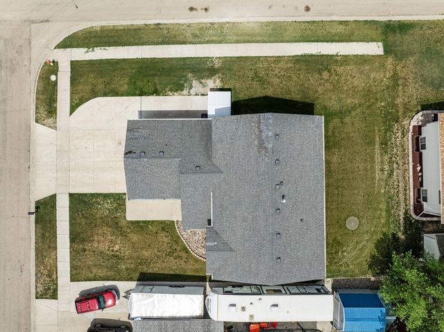 405 22ND ST SW, Minot, ND 58701