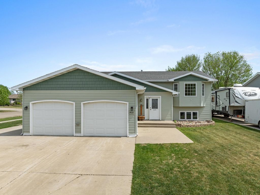 405 22ND ST SW, Minot, ND 58701