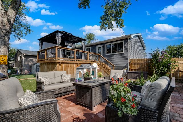 2215 Birchwood Parkway, Woodridge, IL 60517
