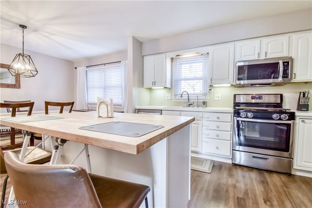 19520 Harsax Avenue, Cleveland, OH 44135