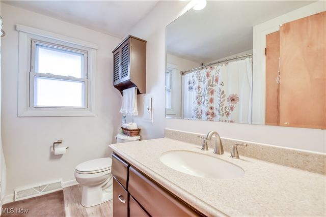 19520 Harsax Avenue, Cleveland, OH 44135