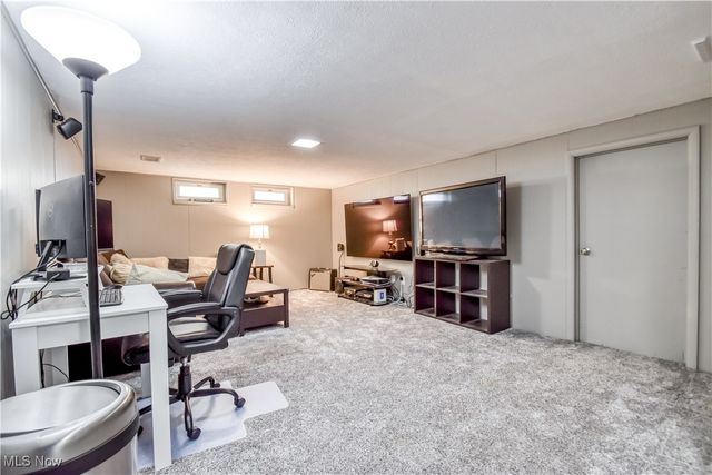 19520 Harsax Avenue, Cleveland, OH 44135