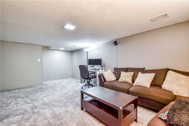 19520 Harsax Avenue, Cleveland, OH 44135