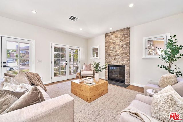 916 S Victoria Avenue, Los Angeles, CA 90019