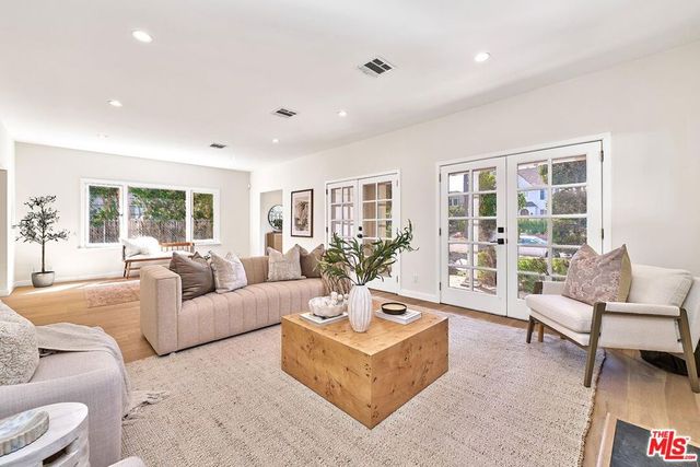 916 S Victoria Avenue, Los Angeles, CA 90019